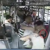 詳細經過曝光把垃圾桶套司機頭上這太瘋狂了