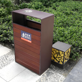 小區的得力清潔助手：方形鋼木垃圾桶