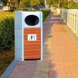 戶外公園的環保擔當方形鋼木垃圾桶