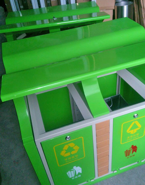 深圳市民支持利用分類垃圾桶使垃圾分類