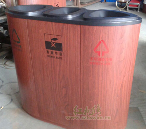 湖南農村垃圾桶當米桶環保意識需提升 湖南農村垃圾桶當米桶環保意識需提升