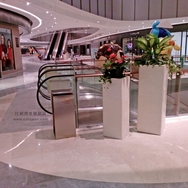 高檔不銹鋼垃圾桶凈化佛山中海環(huán)宇城商場擺放圖